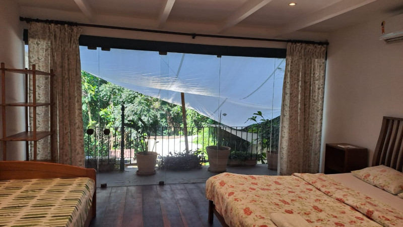Triple Room Shared Bath+Air