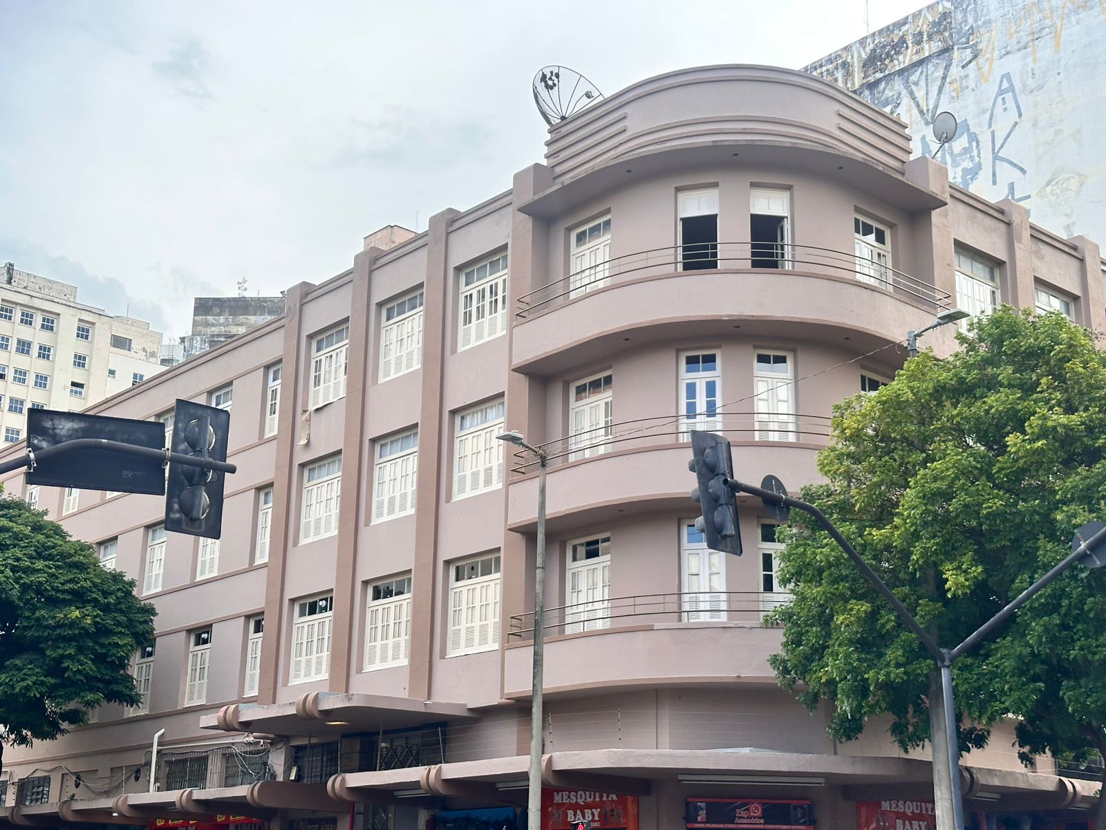 B Hotel 888 hotéis - Próximo a estação de Trem